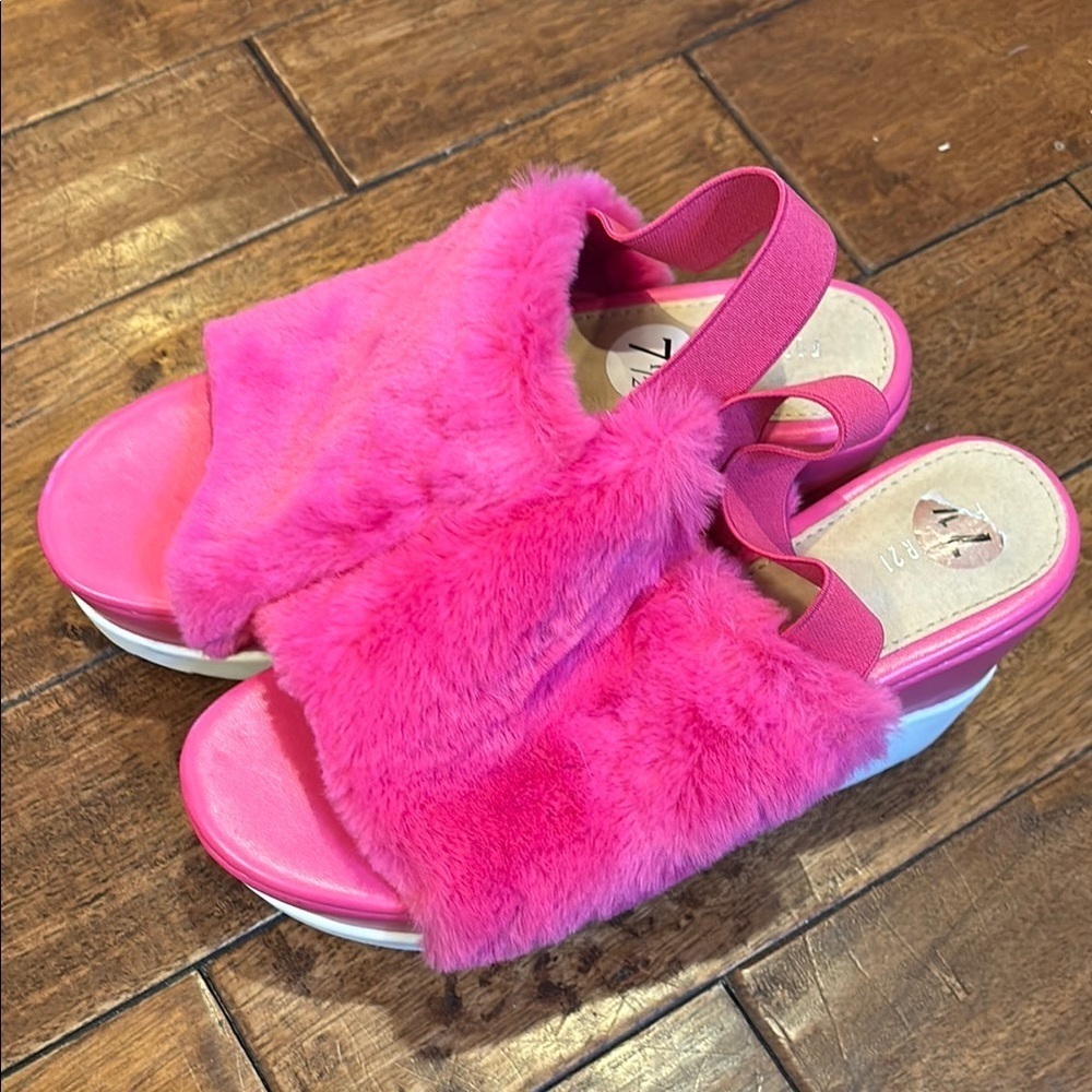 Fuzzy Pink platform sandals 7.5